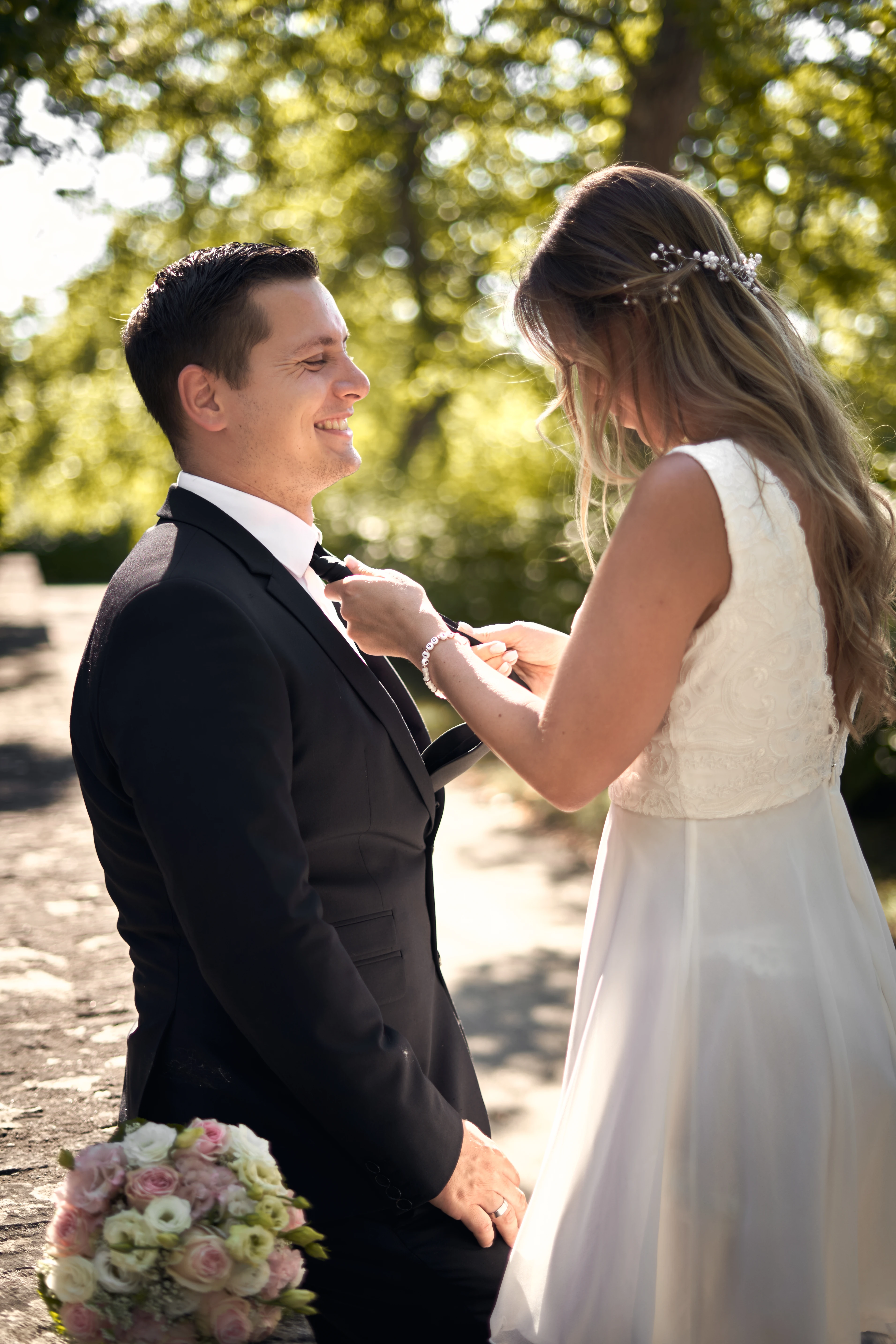 Getting Ready Hochzeit – Braut bei den Vorbereitungen